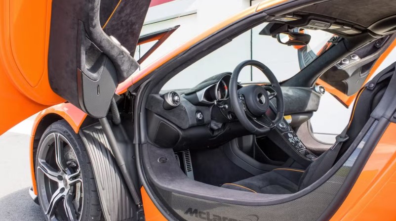 Mclaren-650s-Driver-Seat